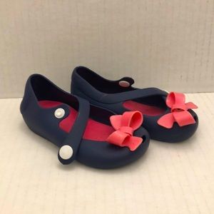 Mary Jane toddler shoe with pink bow